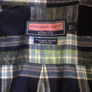 Men’s Large Vineyard Vines shirt
